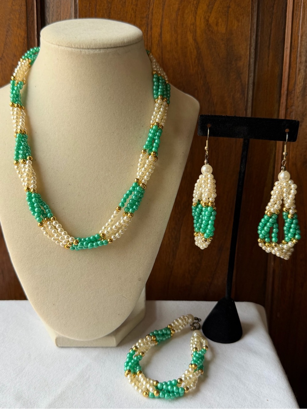 Vintage 1980s Mint Green Faux Pearl Necklace Bracelet Earring Set 3 Piece